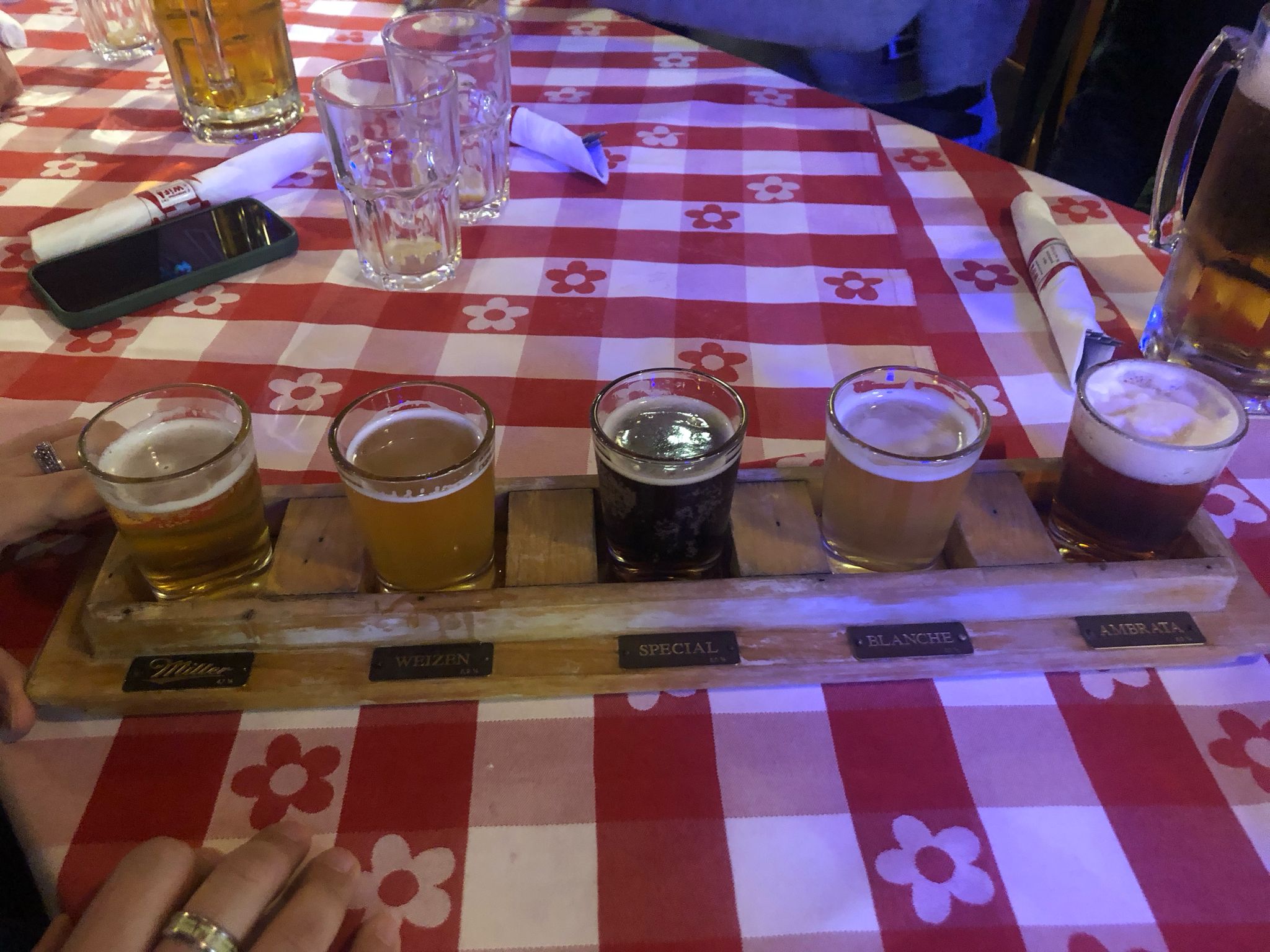 5 differenti birre come metafora alla diversità personali.